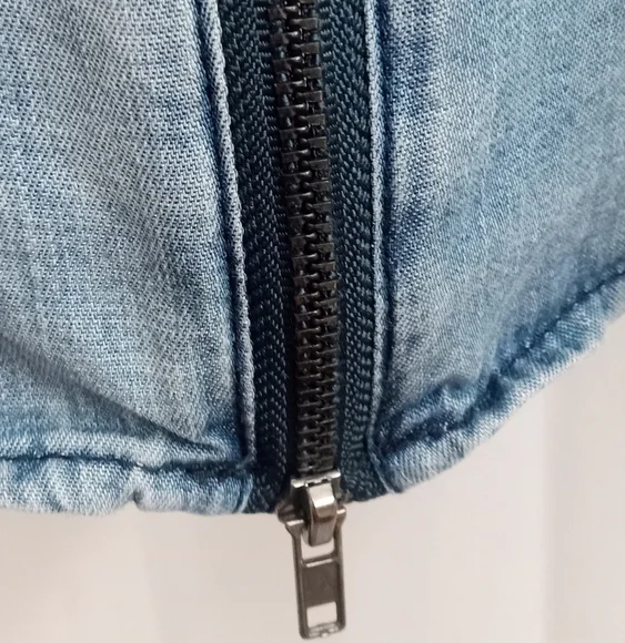 Walter Baker Ombré Blue Denim Back Zip  Up Long Sleeves Gunmetal Button Blouse - Picture 10 of 16